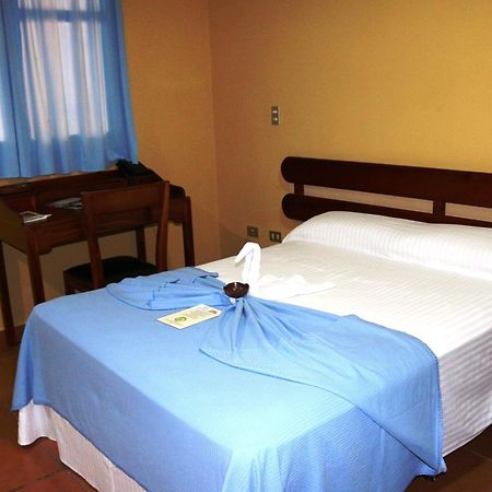 Hotel Los Arcos Estelí Стая снимка